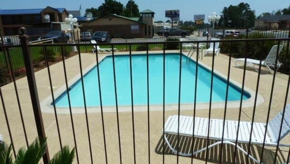 Xecutive Inn and Suites Image 6