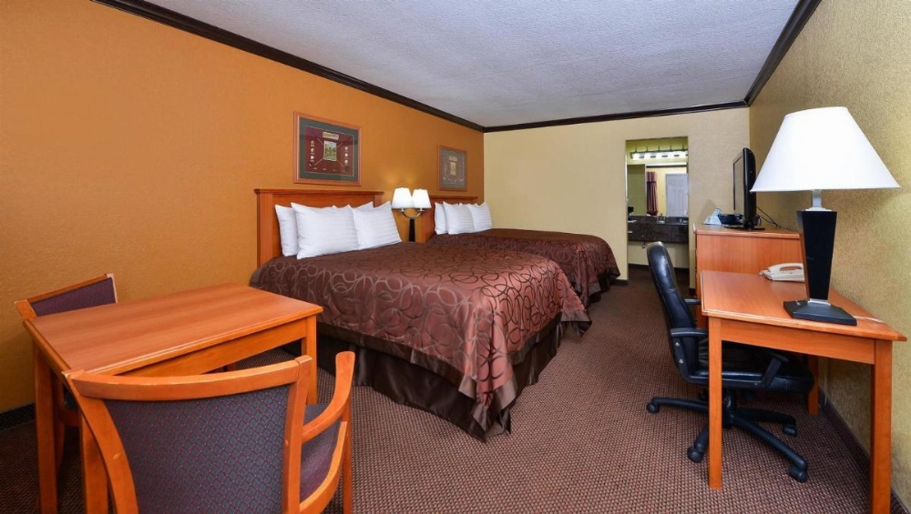 Xecutive Inn and Suites Image 15