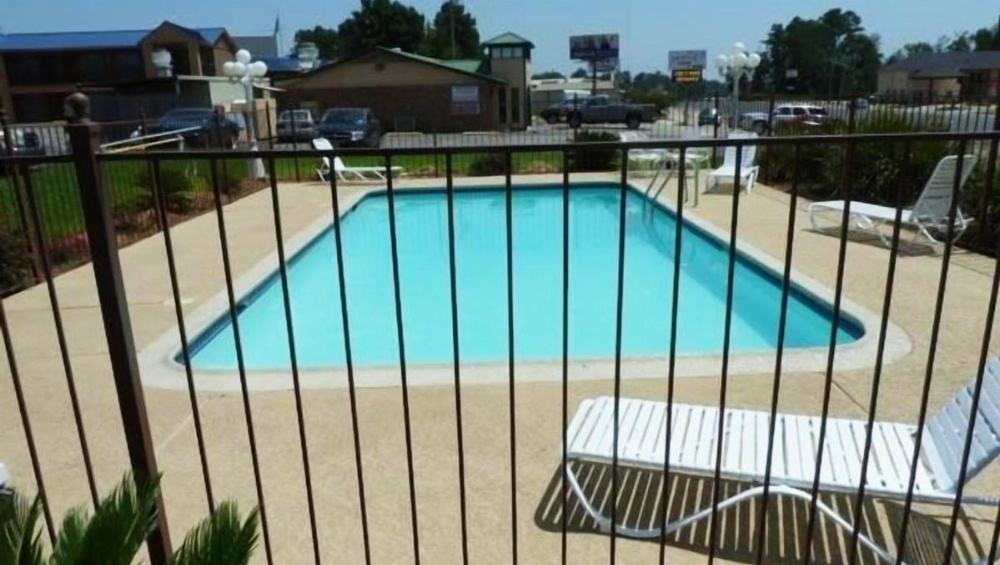 Xecutive Inn and Suites Image 16