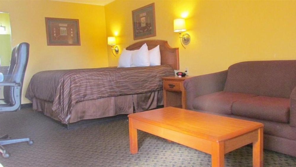 Xecutive Inn and Suites Image 18