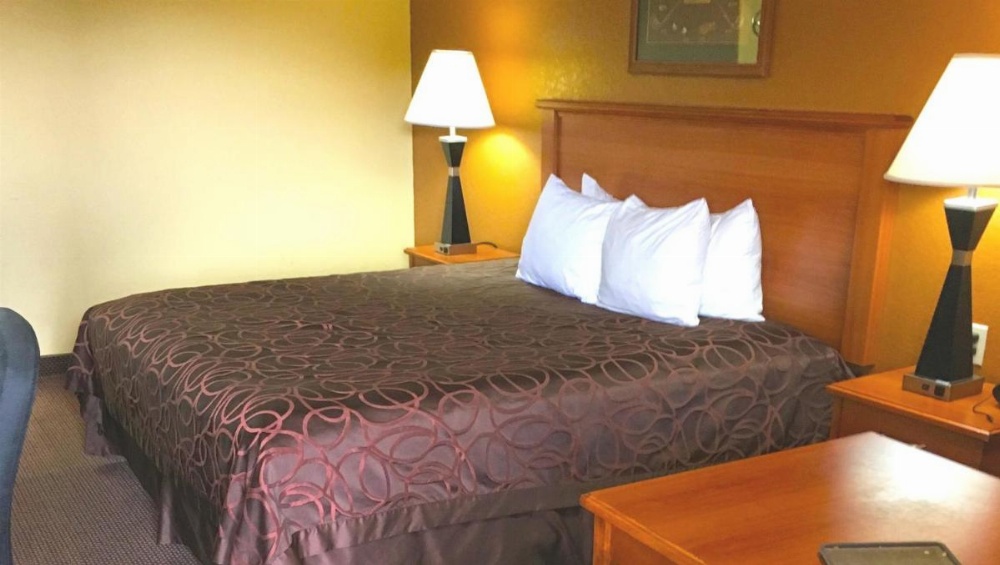 Xecutive Inn and Suites Image 19