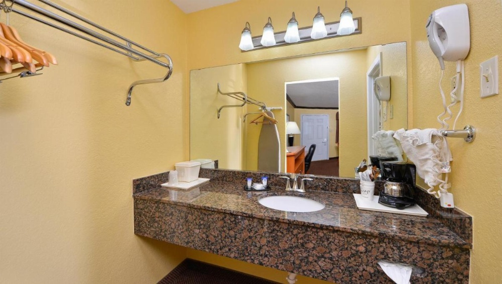 Xecutive Inn and Suites Image 22