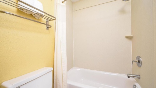 Xecutive Inn and Suites image 23